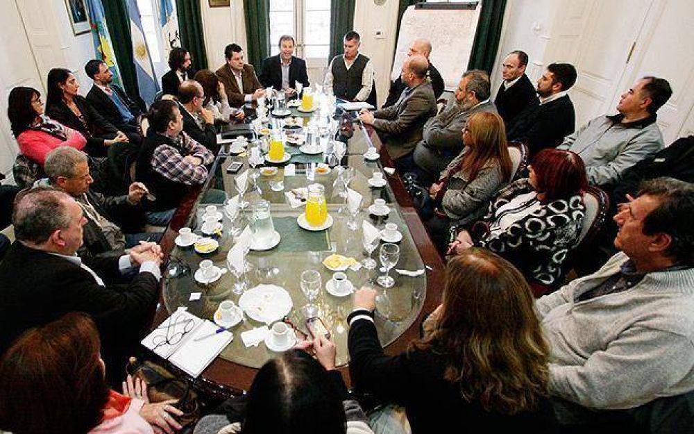 En Brown lanzaron una mesa de di�logo