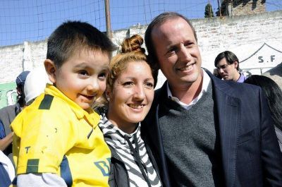 Arranc� un plan para pavimentar otras 100 cuadras en todo Lomas