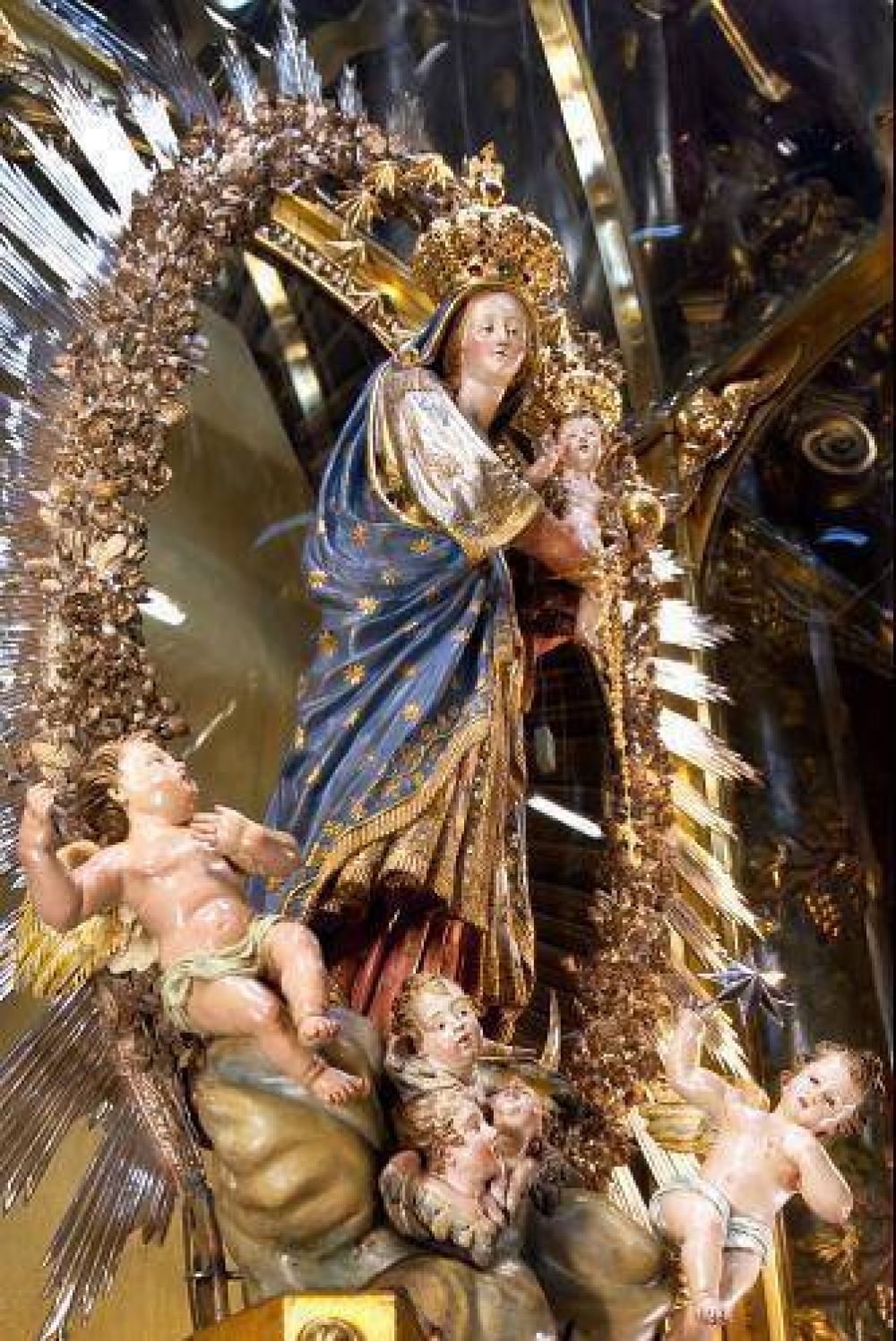 Cardenal Sepe clausura el mes de mayo con Vigilia Mariana por Npoles
