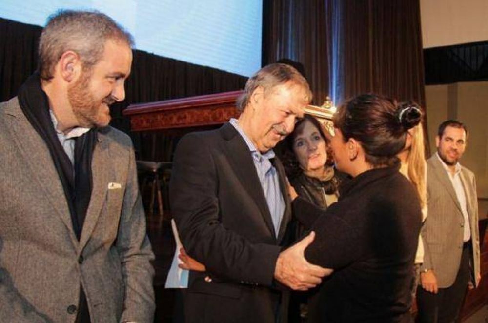 Schiaretti entreg� nuevos cr�ditos Vida Digna en Capital