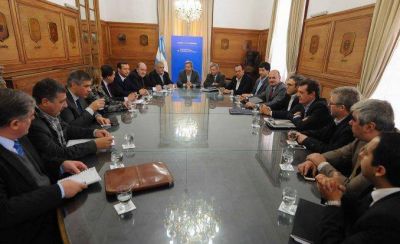 Jubilados, discapacitados y beneficiarios de planes sociales no pagar�n el tarifazo