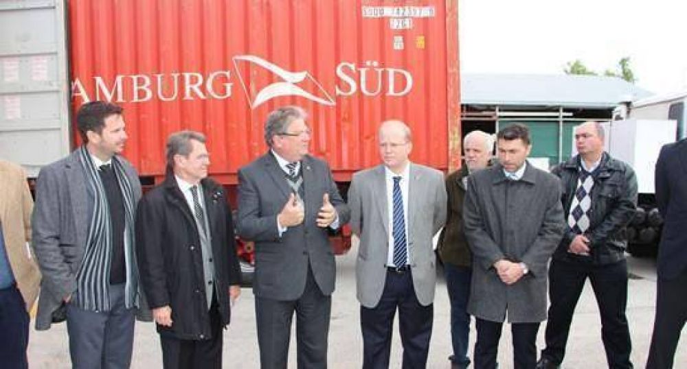 Parti� del puerto de Santa Fe el primer embarque de una pyme