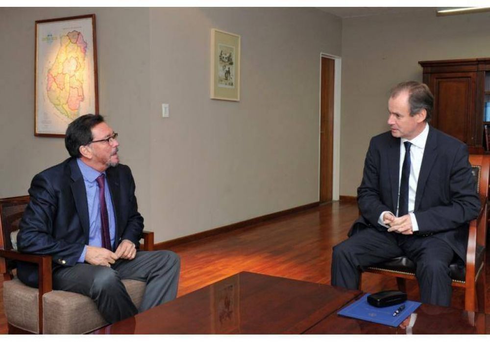 Bordet comienza a acordar estrategias con los legisladores nacionales