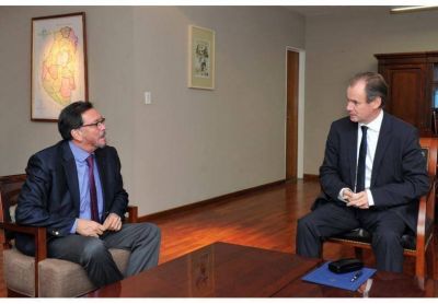 Bordet comienza a acordar estrategias con los legisladores nacionales
