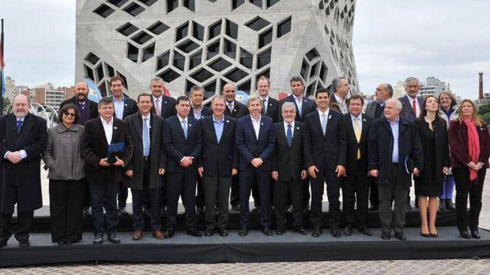 Bordet y 12 gobernadores m�s avalan el pago a jubilados de Macri	