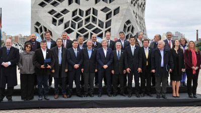 Bordet y 12 gobernadores m�s avalan el pago a jubilados de Macri	