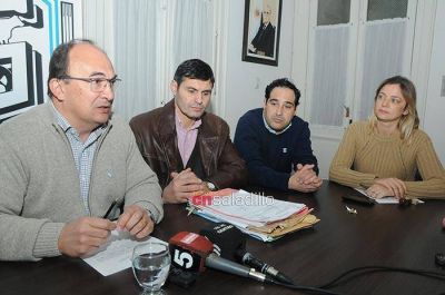 Se realiz� la apertura de sobres para la obra de repavimentaci�n de calles de la planta urbana