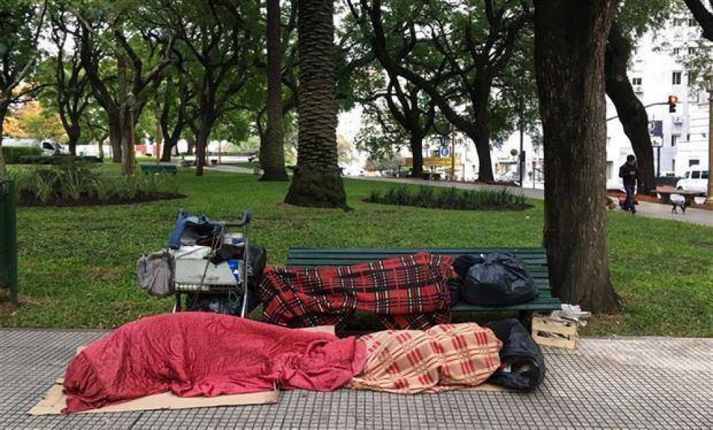 No disminuye la cifra de personas que duermen en las calles porte�as