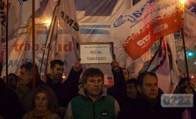 Gran movilizaci�n de CTA y CGT contra los despidos y los tarifazos