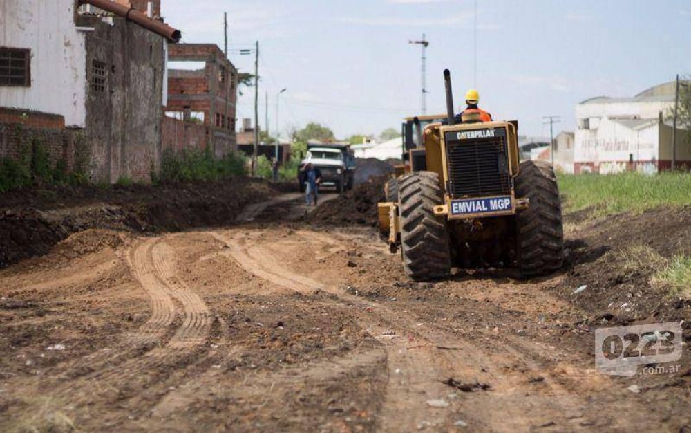 La Provincia ya envi� casi $ 32 millones para asfalto, cord�n cuneta y obras en salitas de salud
