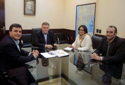  Avanzan las gestiones de Luc�a para la construcci�n de m�s viviendas