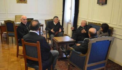 Luc�a se reuni� con la Conferencia Episcopal