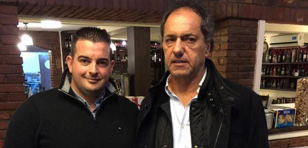 Sebastian Alvarez con el ex gobernador Scioli