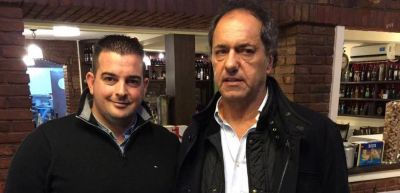 Sebastian Alvarez con el ex gobernador Scioli