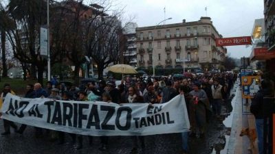 M�s de mil personas marcharon envueltas en frazadas para decir �No al tarifazo�