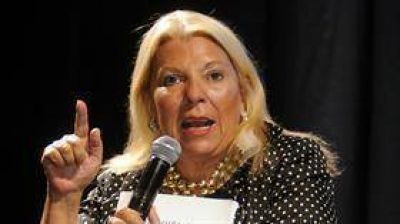 Elisa Carri� denunci� a Daniel Scioli por lavado de dinero