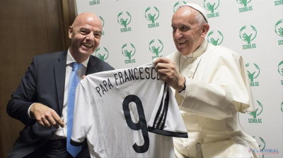 El Papa pide al presidente de la FIFA 