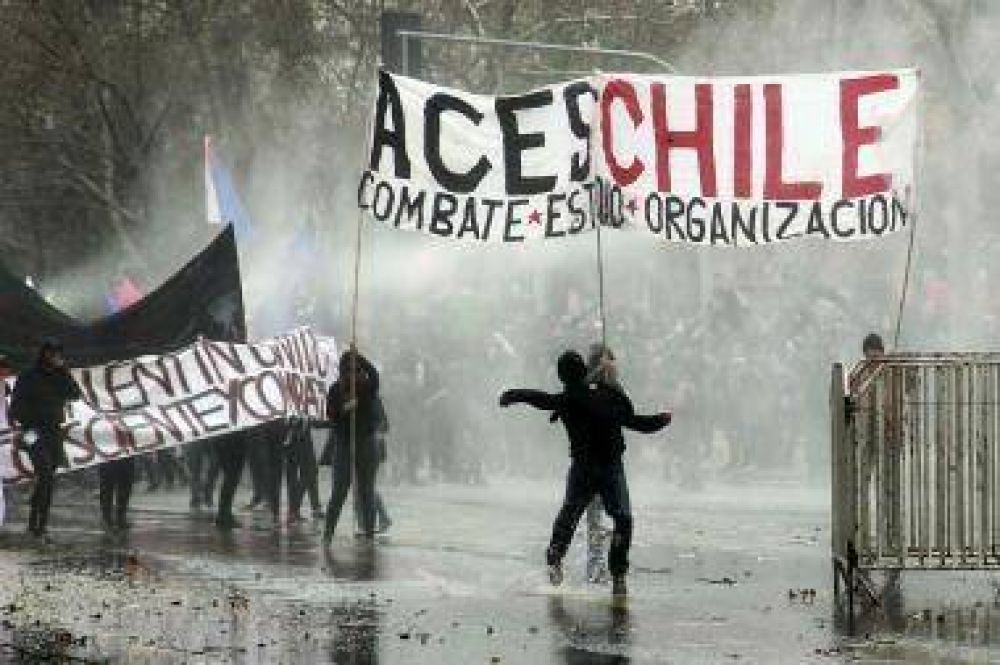 Estudiantes Chilenos protagonizan incidentes con carabineros