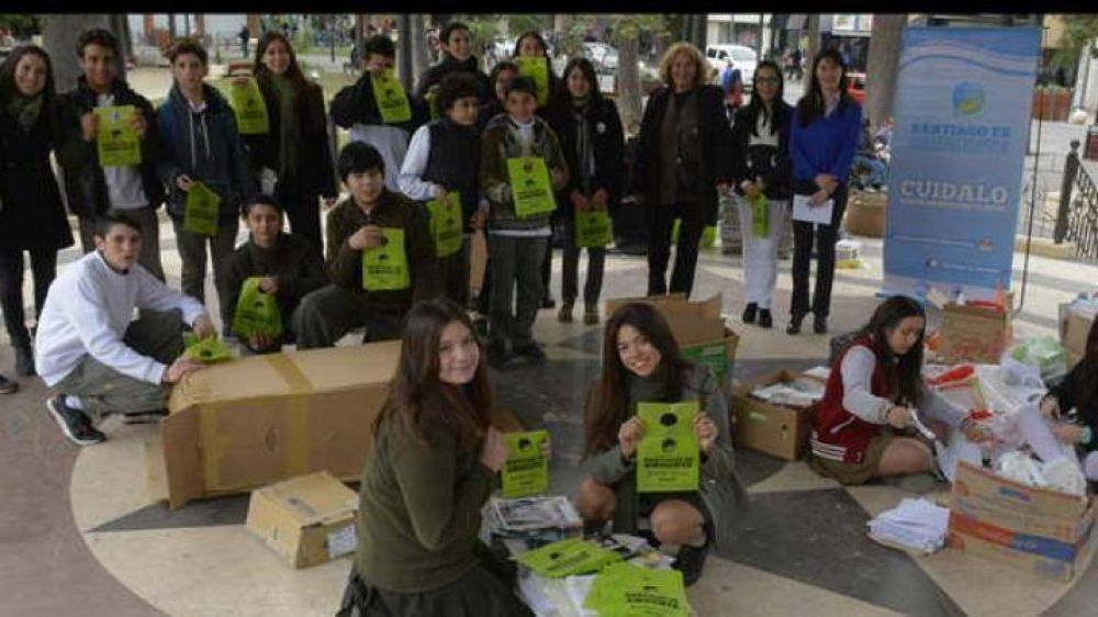 Alumnos recolectaron papeles para donar a la Fundaci�n Cepsi