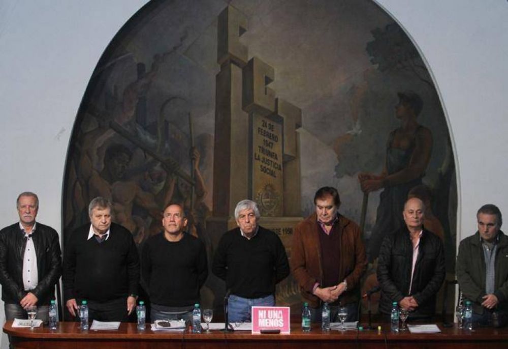La CGT se encamina a la unificaci�n y se despide Moyano