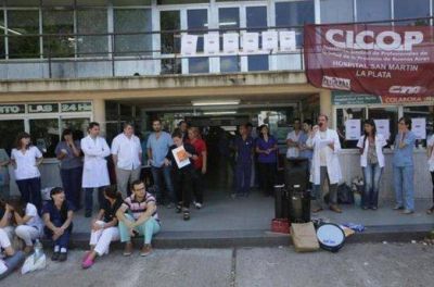 Despu�s de un mes m�dicos bonaerenses y el gobierno llegaron a un acuerdo salarial