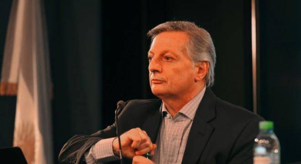Imputaron a Aranguren por la compra de gas a Chile