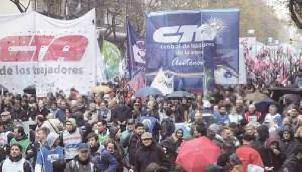 Las CTA, en marcha para convencer a la CGT de realizar un paro general