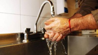 Sorpresa y dudas por la llegada de las boletas de agua con subas de hasta 375%