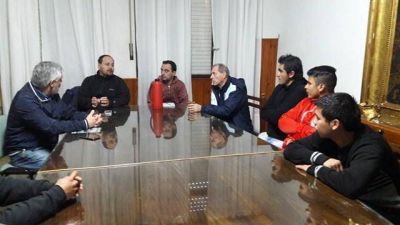 TRABAJADORES DE LA PAPA SE REUNIERON CON EL INTENDENTE MUNICIPAL