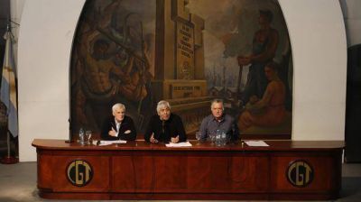 CGT negocia su futura conducci�n, pero inquieta pelea Moyano-Macri por AFA