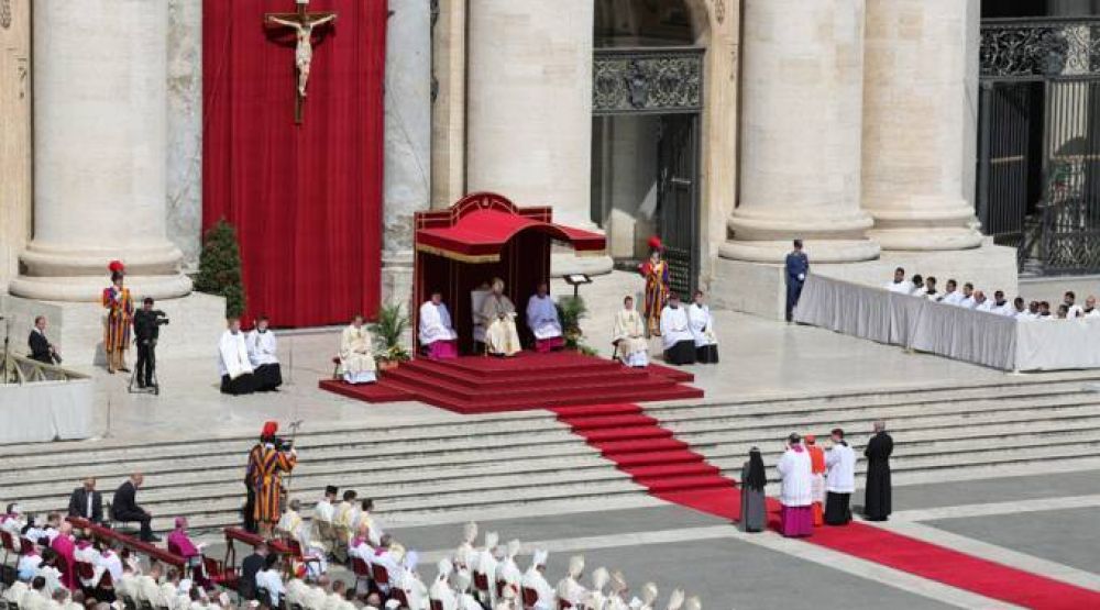 El Papa canoniza a dos nuevos santos: Permanezcamos en la Cruz como hizo Mara