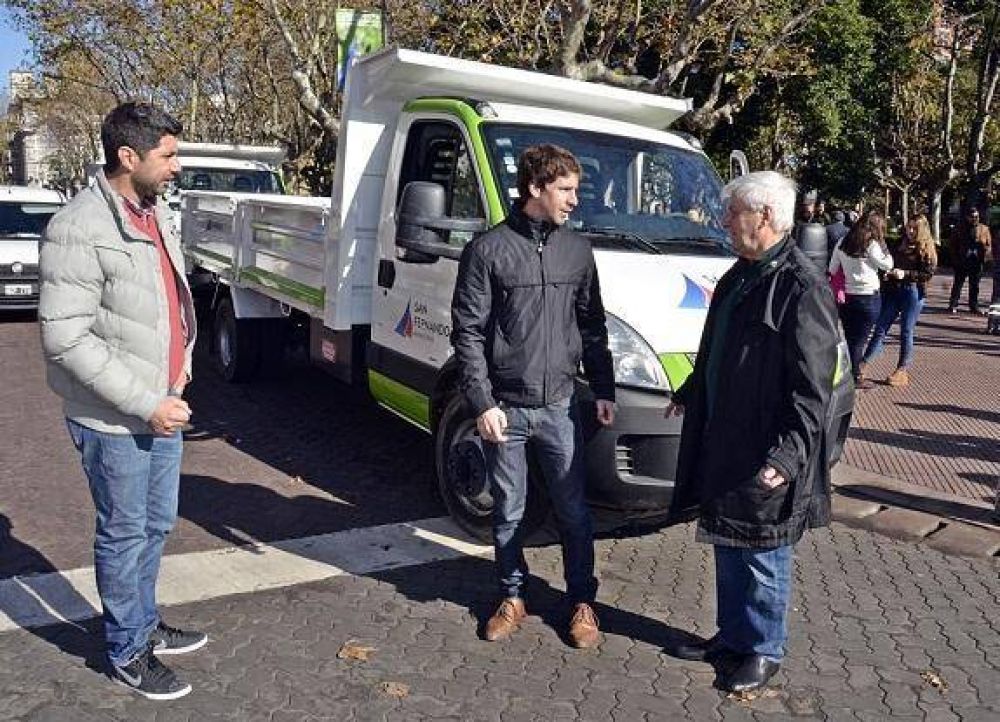 Andreotti present tres camiones para ampliar la flota municipal
