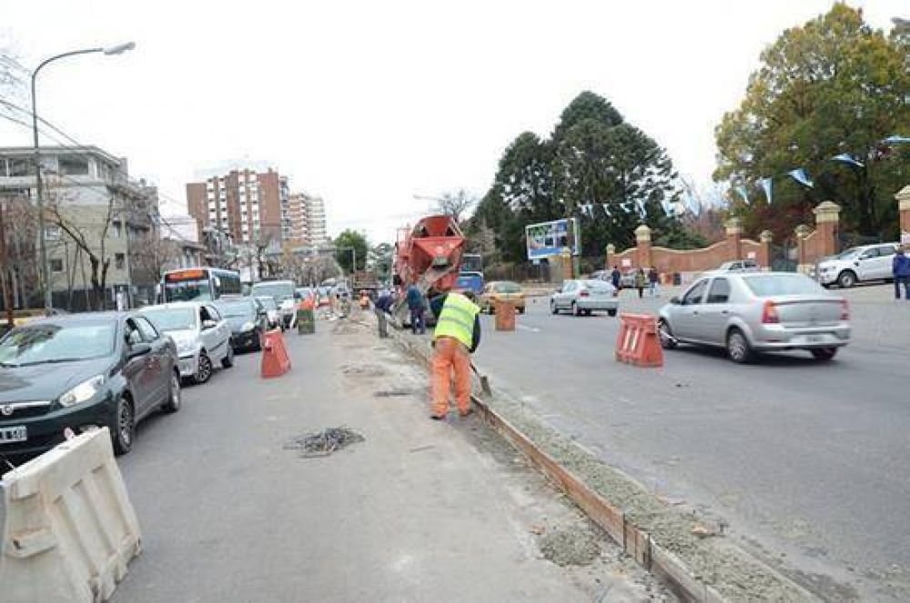 SAN ISIDRO CONSTRUYE D�RSENAS DE GIRO EN LAS PRINCIPALES AVENIDAS