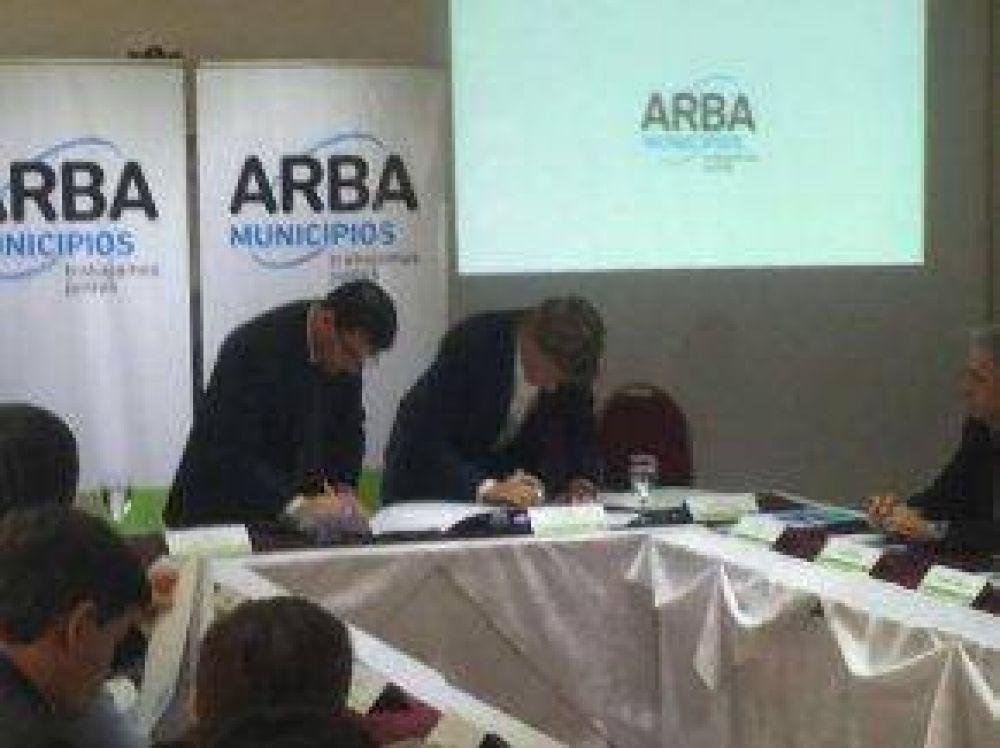 Bertellys firm un convenio de colaboracin fiscal con el director de ARBA