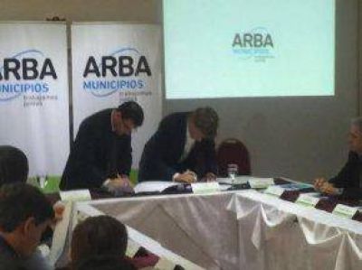 Bertellys firm� un convenio de colaboraci�n fiscal con el director de ARBA