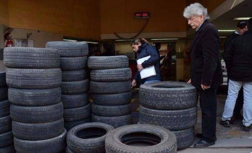 Arroyo denunci� la �desaparici�n� de neum�ticos en dep�sito municipal