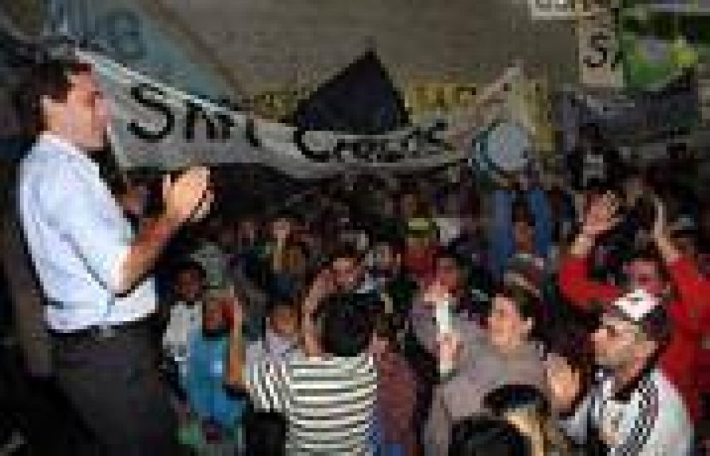 Multitudinario acto de Garro en Los Hornos: Obras para los barrios en conjunto con Macri y Vidal