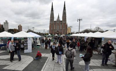 Jornada educativa y recreativa por el medio ambiente en Plaza Moreno