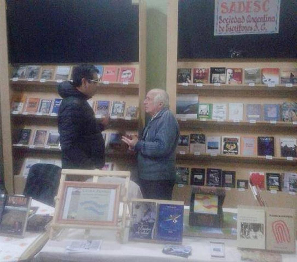 La Sociedad Argentina de Escritores Santa Cruz marca presencia en la Feria del Libro