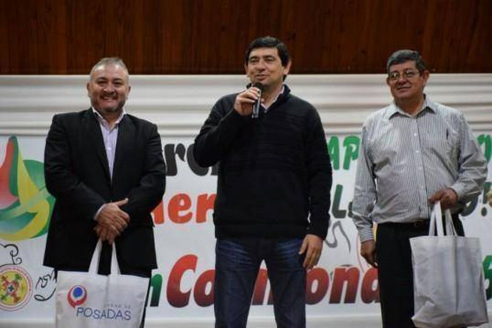Losada present la Agencia Universitaria en Hohenau Paraguay