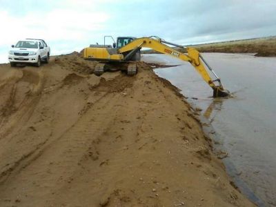 Se construyen nuevos taludes en las m�rgenes