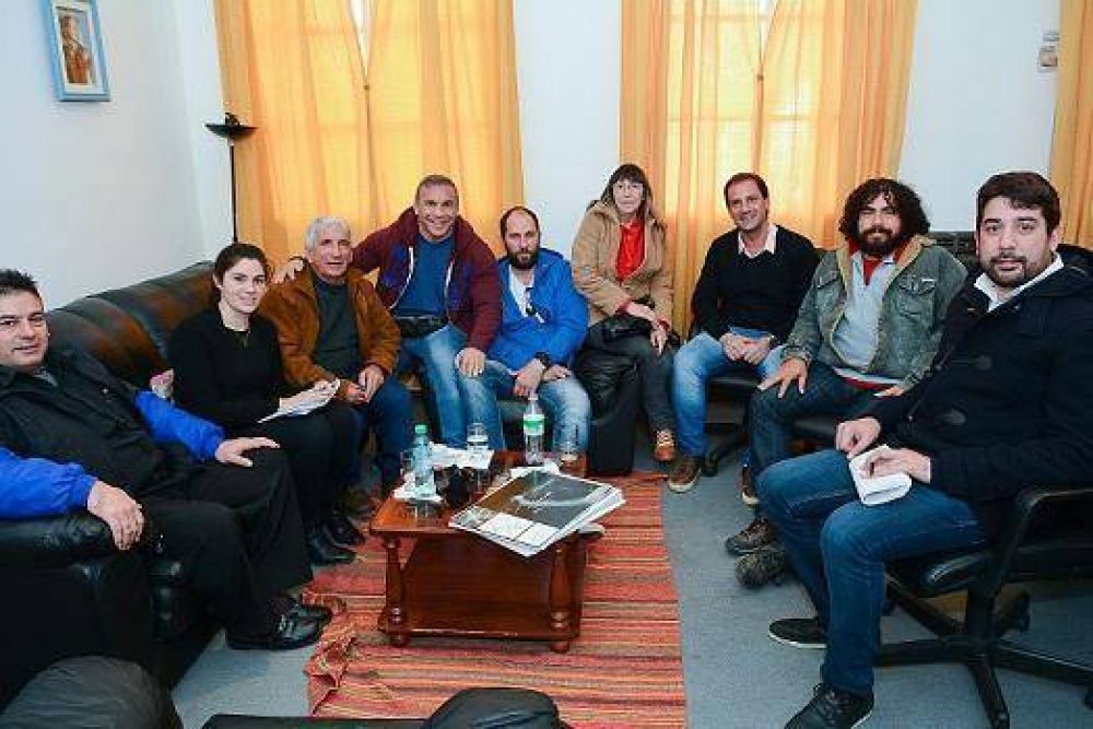 Ariel Sujarchuk recibi� a un grupo de vecinos de Gar�n en el Municipio