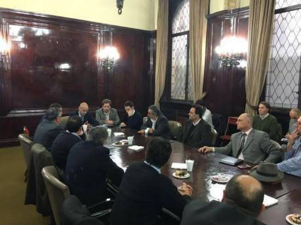 El intendente de Trenque Lauquen se reuni� este lunes con Emilio Monz�