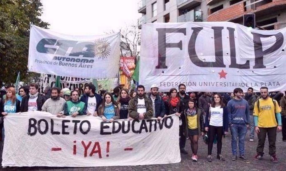 El acuerdo de Vidal y Tauber para evitar protestas estudiantiles por el boleto gratuito