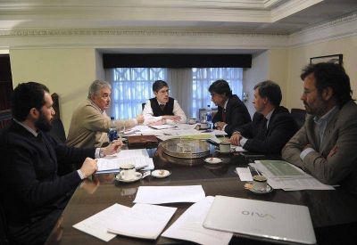 Lacunza se reuni� con senadores nacionales por la coparticipaci�n