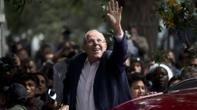 Perú: Pedro Kuczynski sigue al frente por 49 mil votos y el resultado final se demoraría hasta el jueves o viernes