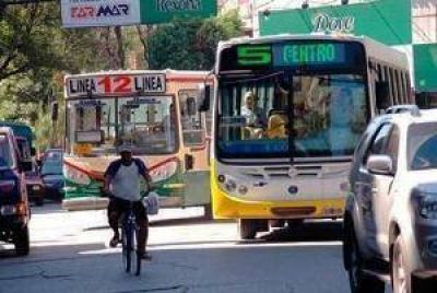 El paro de colectivo se levant� a �ltima hora y hoy los empresarios se re�nen con Peppo
