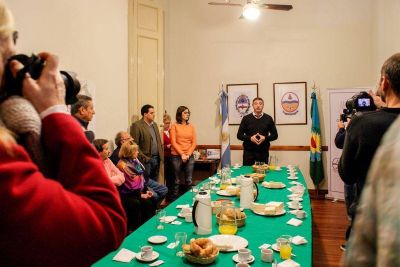 Desayuno con Luciani y acto en el Concejo