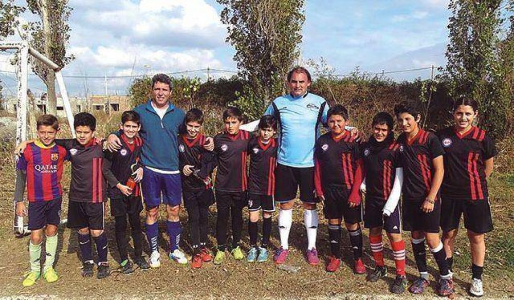 U�ac visit� el Torneo Infantil de F�tbol �Copa Diario Huarpe�