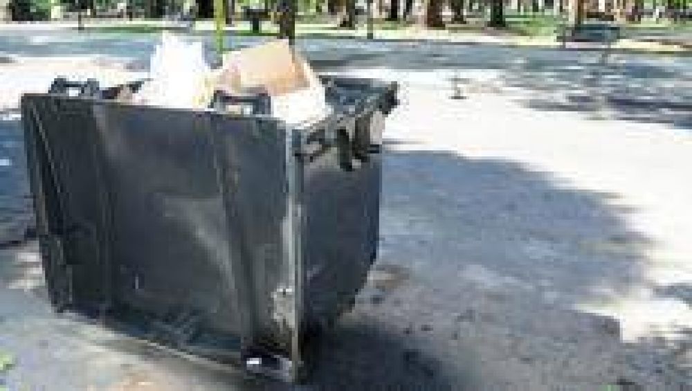 El Municipio coloca 180 nuevos contenedores y 415 cestos papeleros